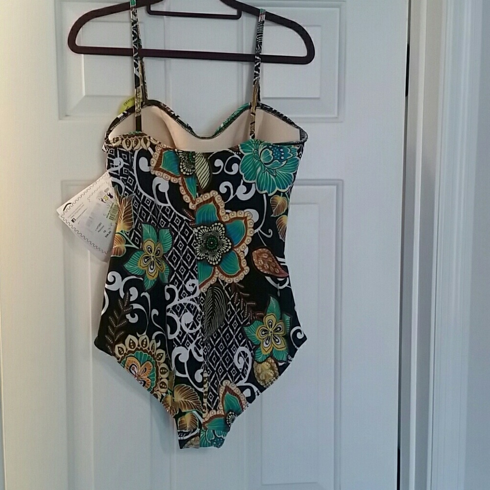 Swimsuit - Picture 4 of 5